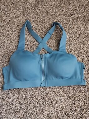 NWOT VS On Point Strappy Back Sport Bra